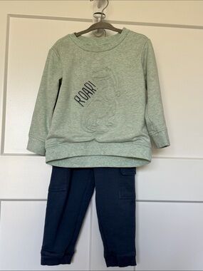 Tommy Bahama 24m Green Crewneck Top with Matching Cargo Joggers